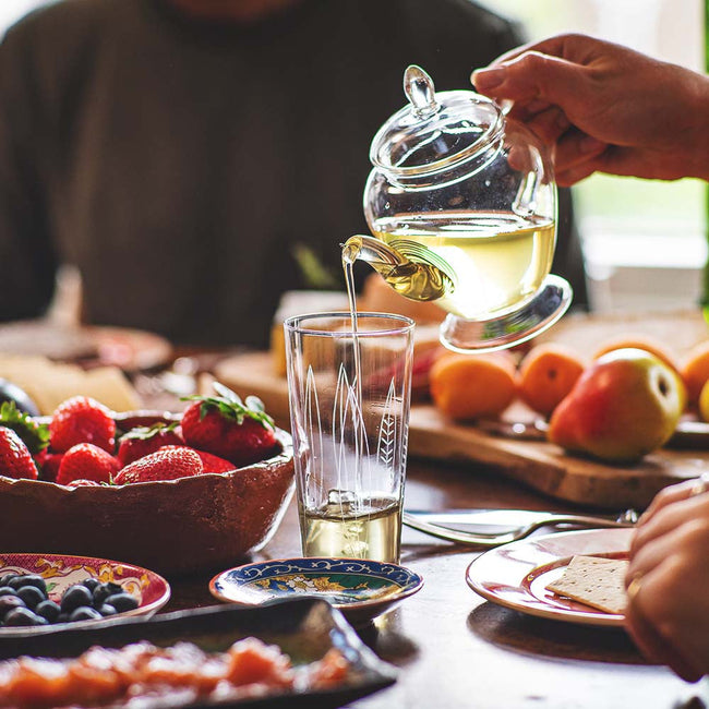 Hand-Blown Glass Teapot with Integrated Loose Leaf Strainer