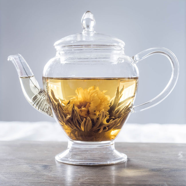 Hand-Blown Glass Teapot with Integrated Loose Leaf Strainer